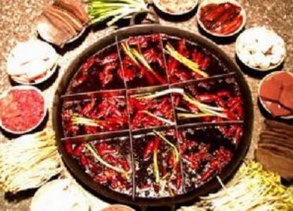 “十年前,它只是一朵小花,它向天神许愿,天神一脸不屑。十年后,它无意间觉醒强大能力,竟然……”—极彩妖精评测