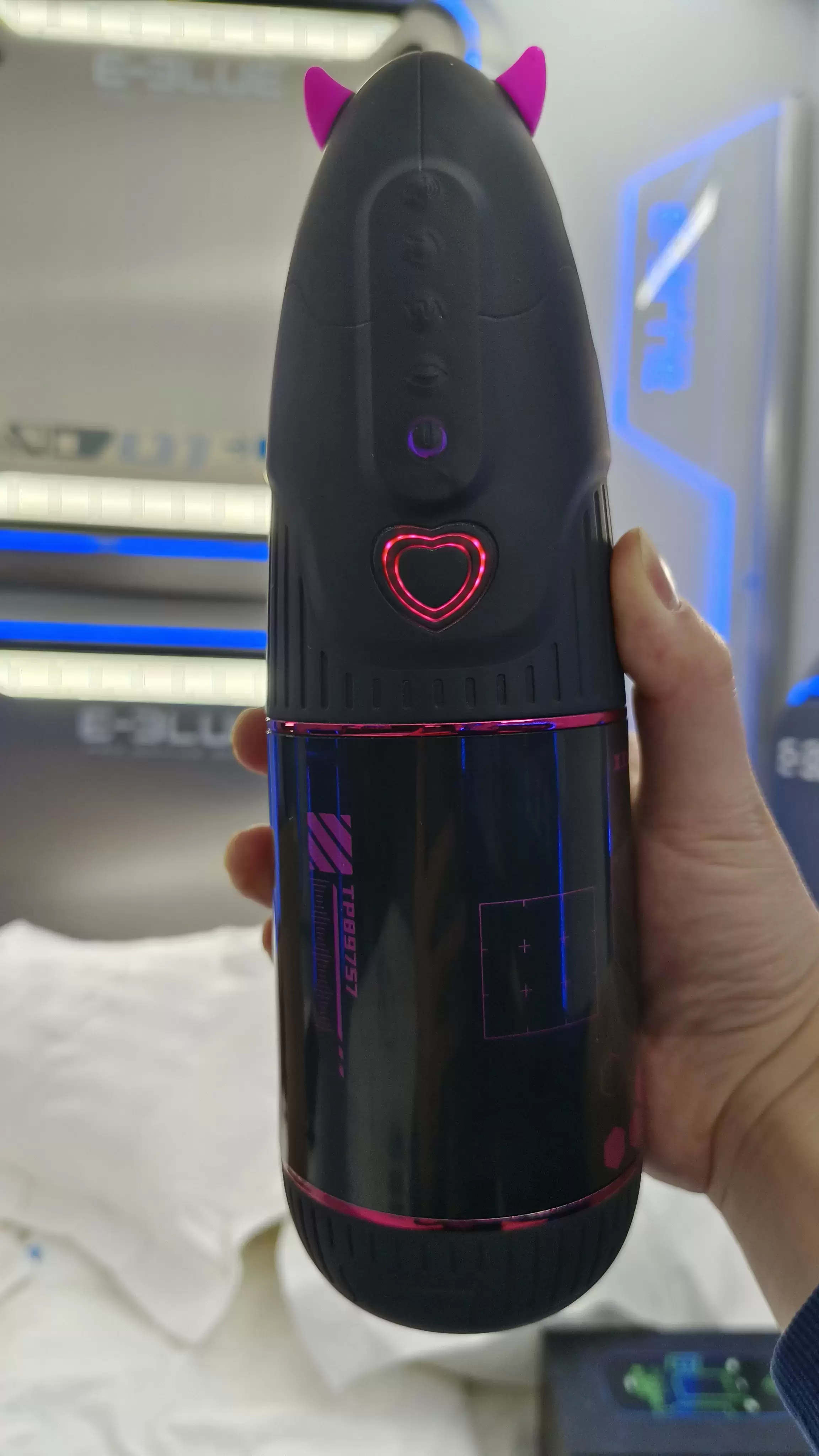 app智能化控制的杯子——YUU小恶魔APP版电动飞机杯名器测评