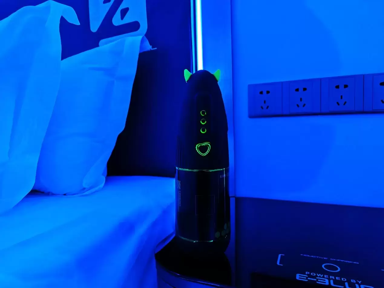 人机交互的赛博朋克智能杯-YUU小恶魔APP版飞机杯名器测评