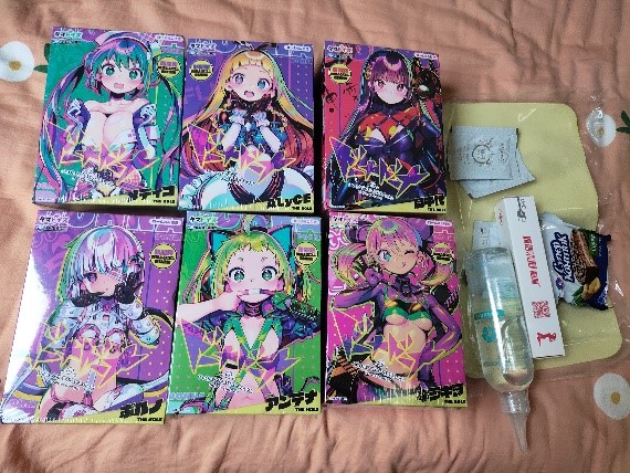 A社老法师,多娜多娜联名款飞机杯收集者评测 1——白毛与粉毛