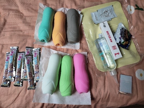 A社老法师,多娜多娜联名款飞机杯收集者评测 1——白毛与粉毛