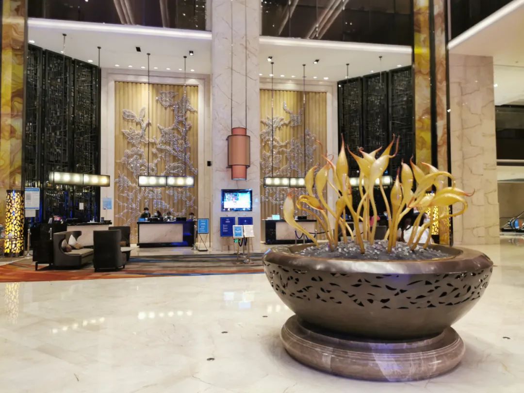 在五星级希尔顿的行政套房里玩YUU的“小优物语”是怎么样的感受？