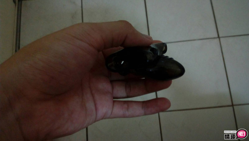 戴上恶少套环在小穴里抽插吧。恶少戏珠震动硅胶锁精老二套-恶少八爷;;;