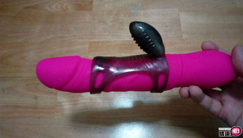 戴上恶少套环在小穴里抽插吧。恶少戏珠震动硅胶锁精老二套-恶少八爷;;;