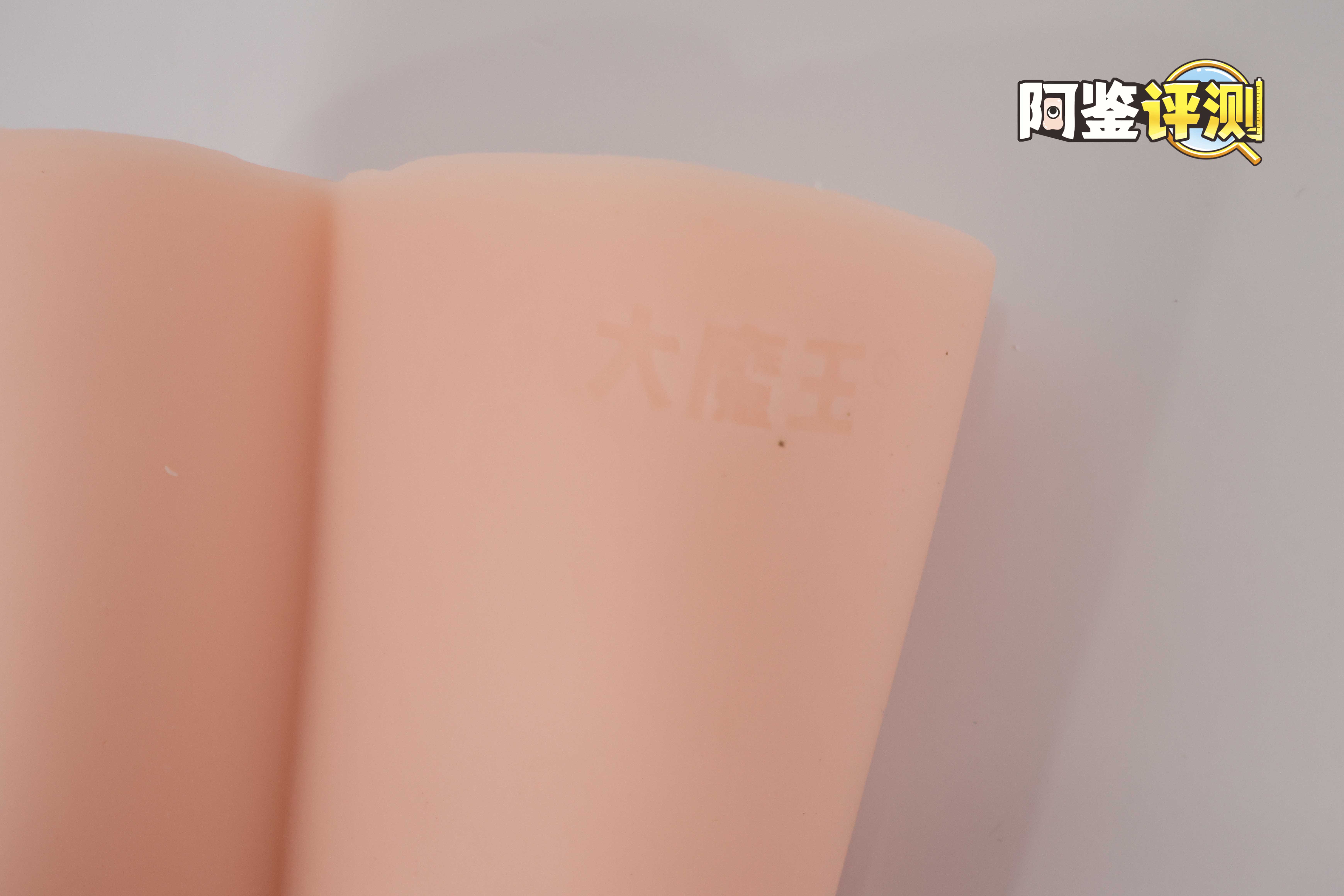 大魔王-jiojio评测!足控性癖大满足!难得一个可以使用的“玉足”