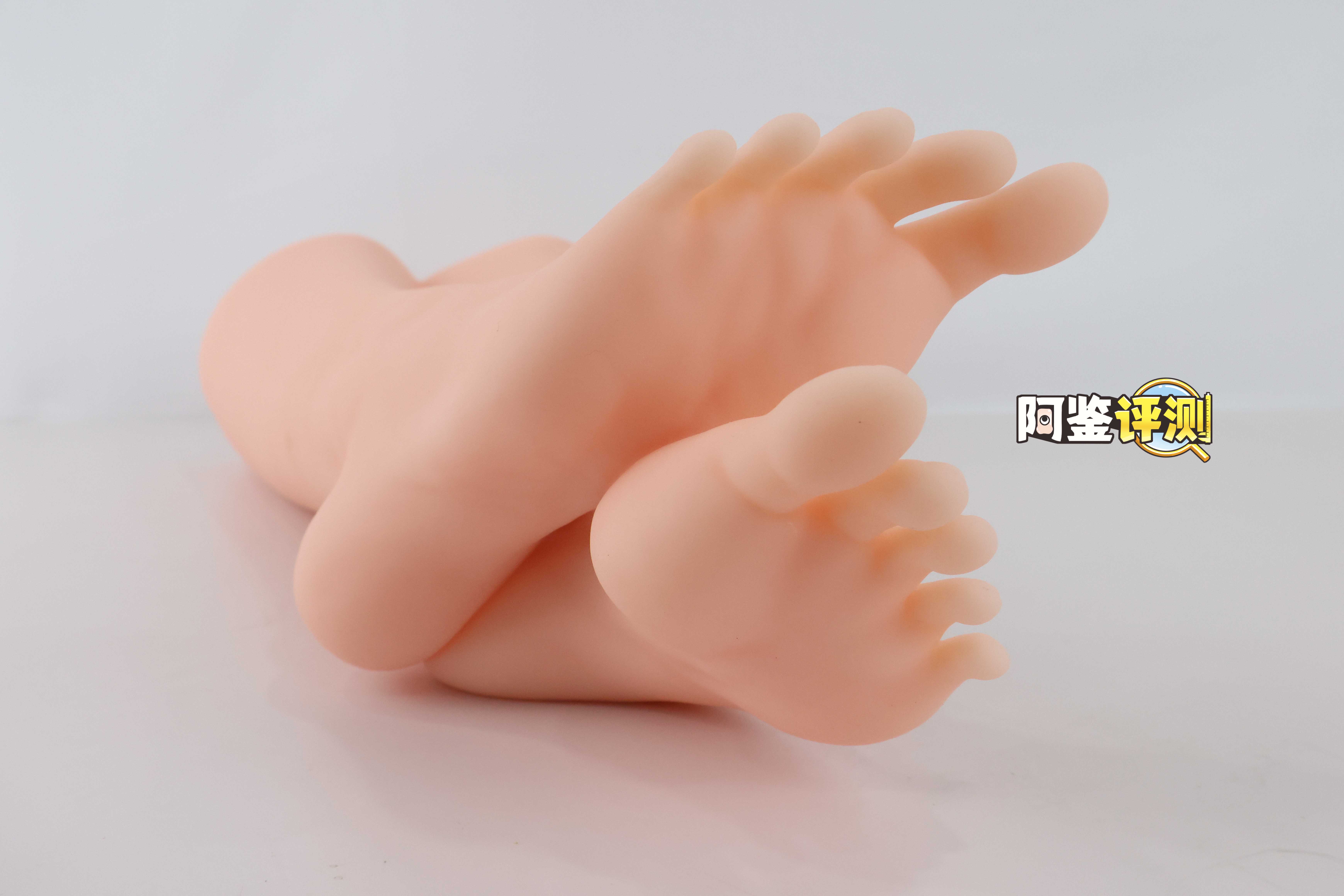 大魔王-jiojio评测!足控性癖大满足!难得一个可以使用的“玉足”