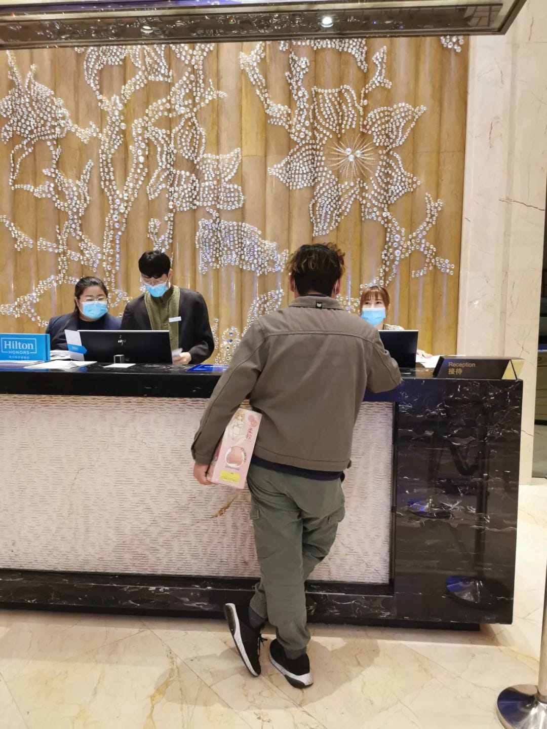 在五星级希尔顿的行政套房里玩YUU的“小优物语”是怎么样的感受?