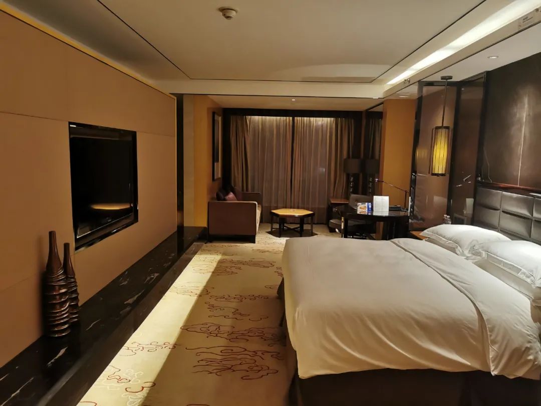 在五星级希尔顿的行政套房里玩YUU的“小优物语”是怎么样的感受?