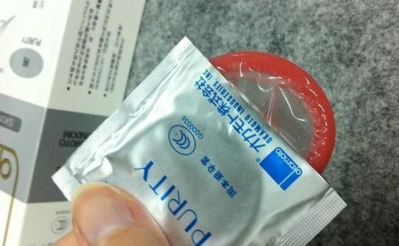 多图:8款常见品牌安全套评测,气味、外观、拉伸…