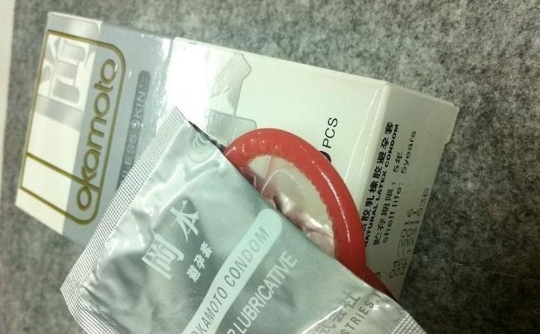 多图:8款常见品牌安全套评测,气味、外观、拉伸…