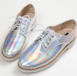 当皮革情趣套装遇上迷幻治愈风……