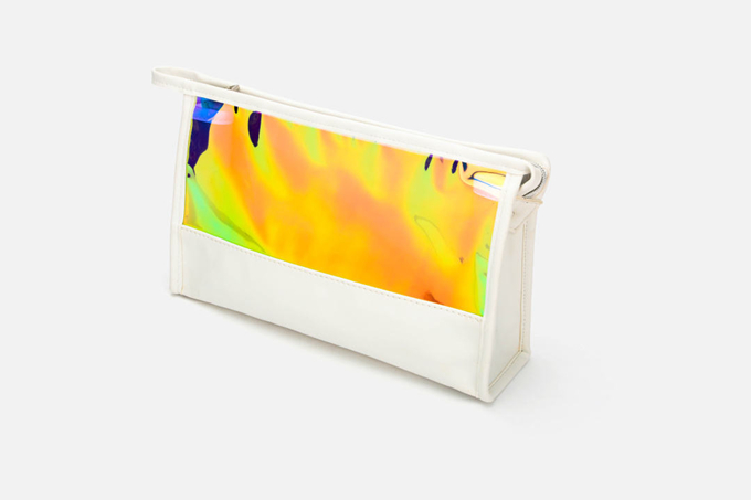 当皮革情趣套装遇上迷幻治愈风……