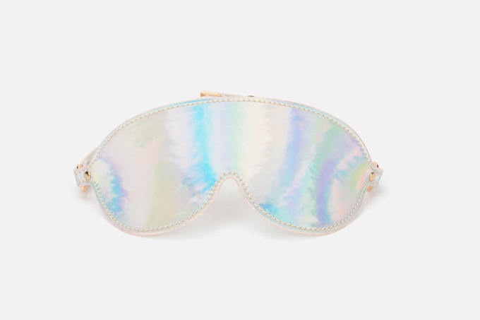 当皮革情趣套装遇上迷幻治愈风……