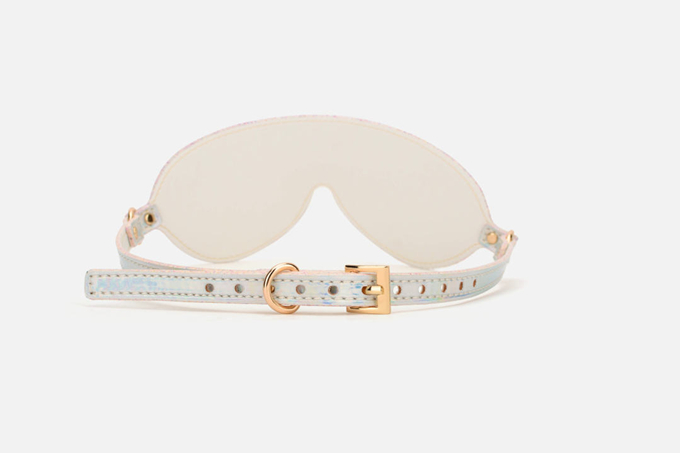 当皮革情趣套装遇上迷幻治愈风……