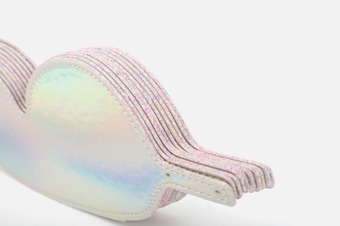 当皮革情趣套装遇上迷幻治愈风……