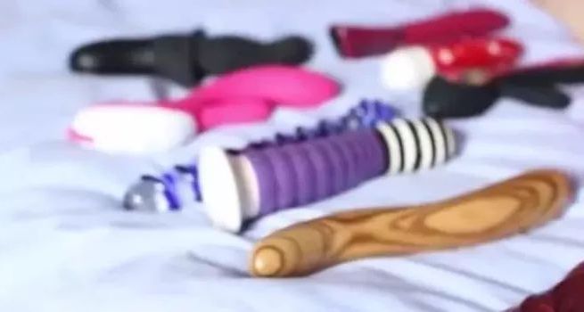 网络电影《情趣体验师》:男孩变男人的第一堂课