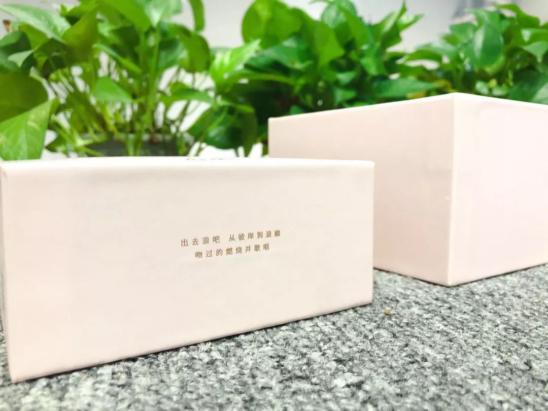 被春风撩了一下，是什么感受？