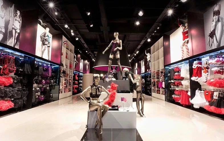 她是一个情趣玩具测评师,亲自试用了1000种产品