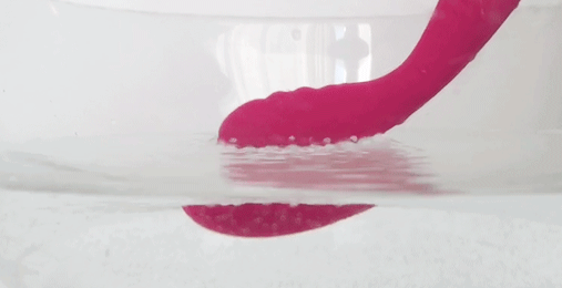 她是一个情趣玩具测评师,亲自试用了1000种产品