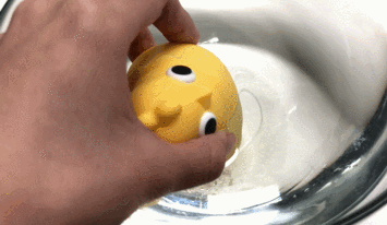 她是一个情趣玩具测评师,亲自试用了1000种产品