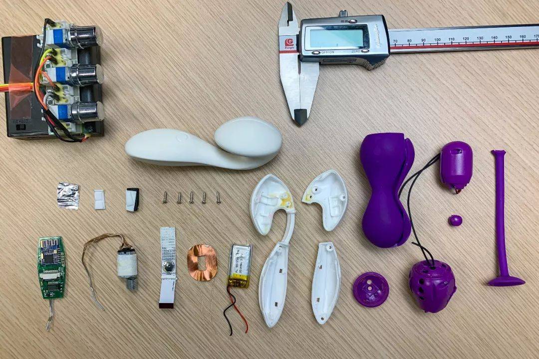 她是一个情趣玩具测评师,亲自试用了1000种产品