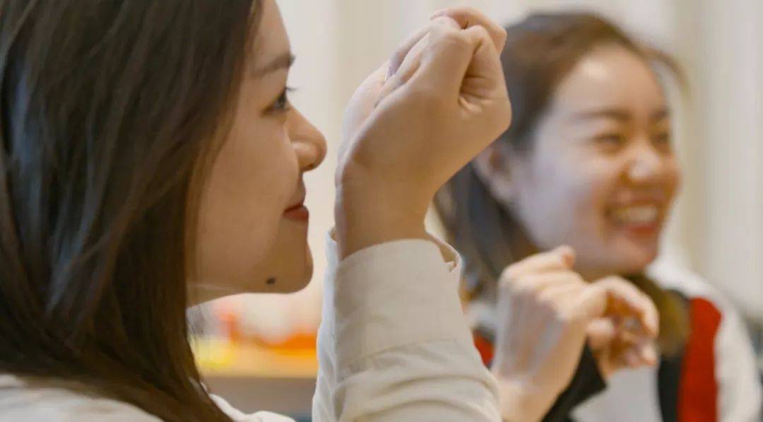 她是一个情趣玩具测评师,亲自试用了1000种产品