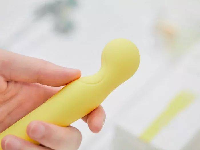 她是一个情趣玩具测评师,亲自试用了1000种产品