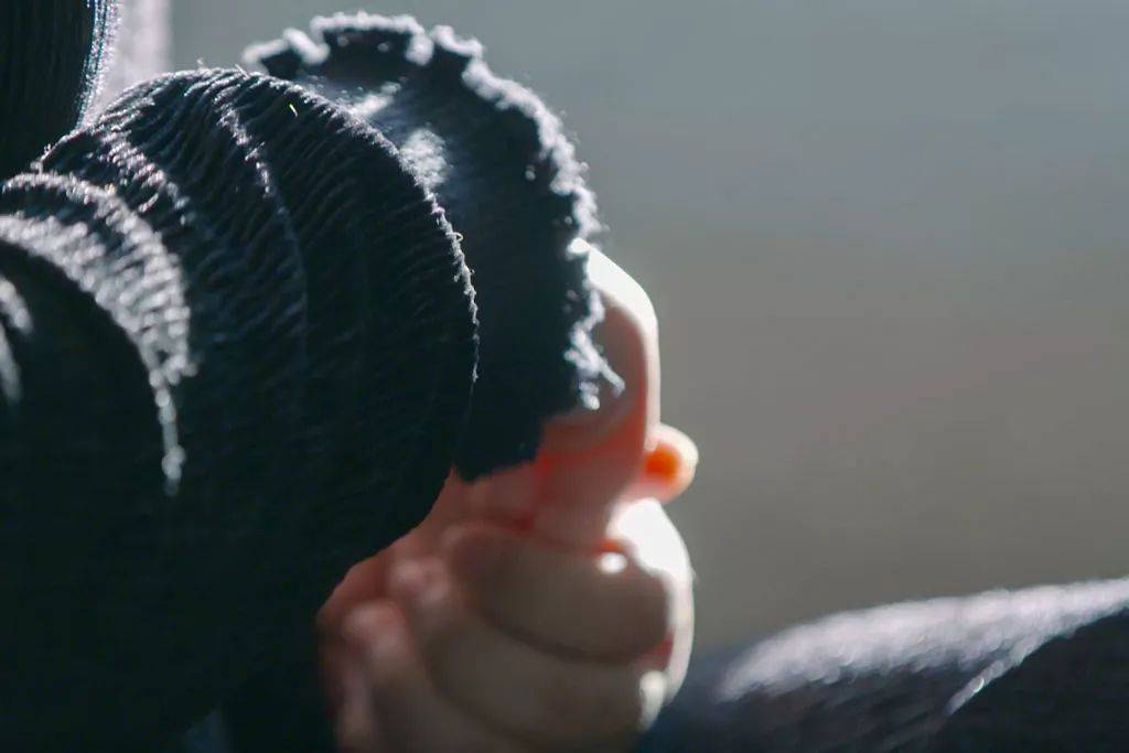 她是一个情趣玩具测评师,亲自试用了1000种产品