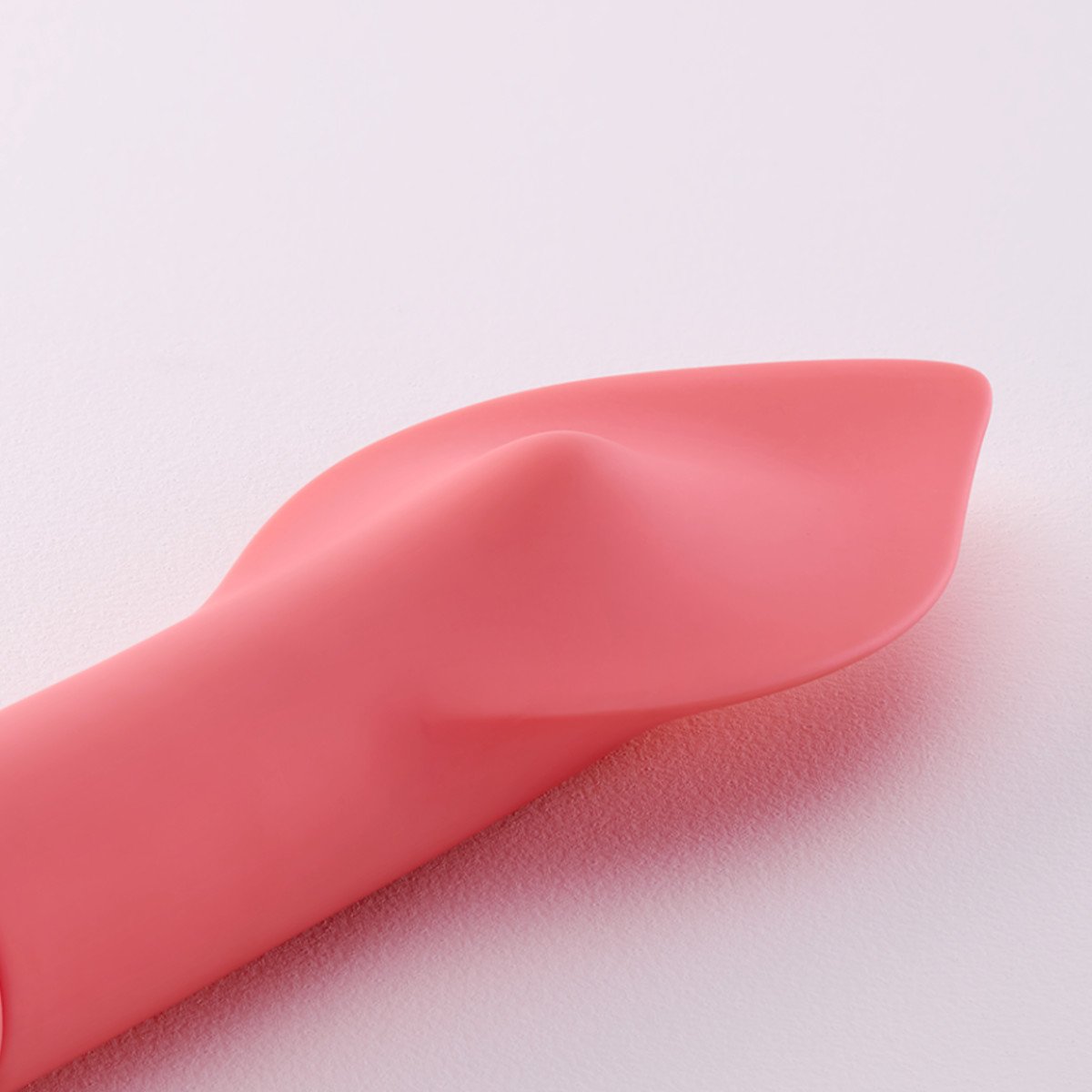 象高档面部护理仪的小火苗按摩器评测