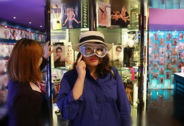 广州大学女老师测评情趣内衣、成人玩具，称这是体力活